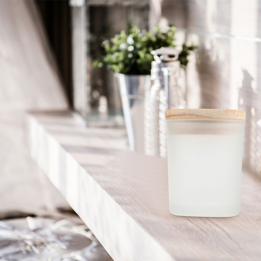 Candle Making Jars With Lids - 木製の蓋が付いた、詰め替え可能なガラス瓶。アロマキャンドルや家庭用装飾品、収納、手芸などに使える。
